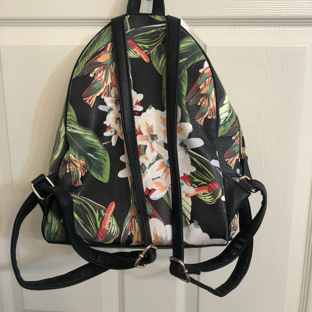 Medium-Sized Backpack - Picture 4 of 6